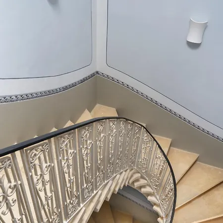 Victorian Splendour 21c Luxury Victoria