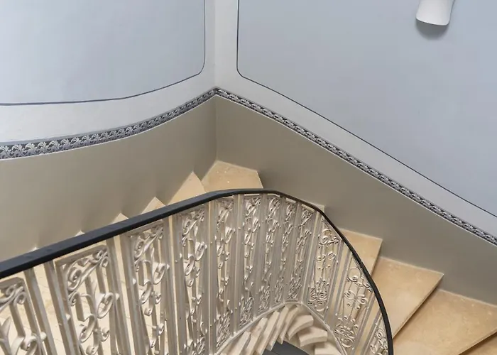 Victorian Splendour 21c Luxury Victoria